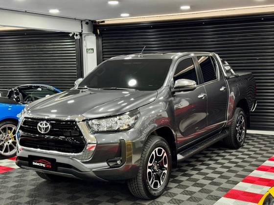 TOYOTA HILUX 2.8 D-4D TURBO DIESEL CD SRV 4X4 AUTOMÁTICO
